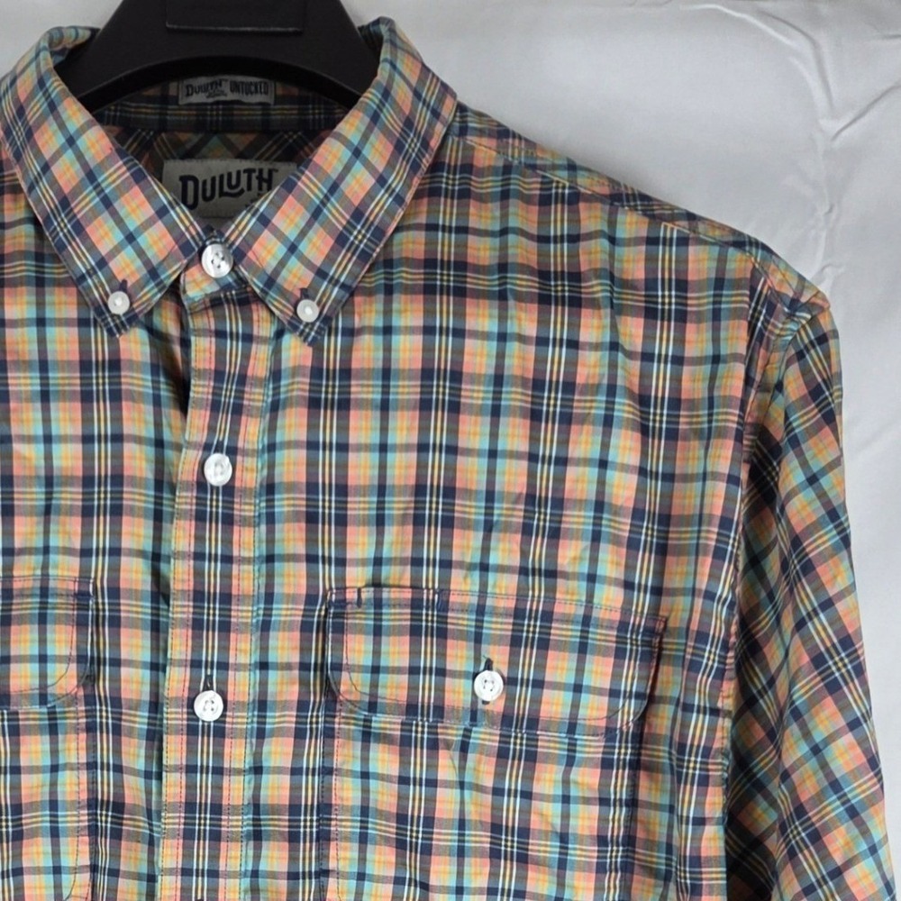 Duluth Trading Co Untucked Plaid Short Sleeve Button Down Shirt Mens XL Standard
